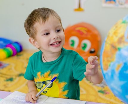 Montessori dla Niemowląt: Wprowadzenie Edukacji Montessori od Najmłodszych Lat