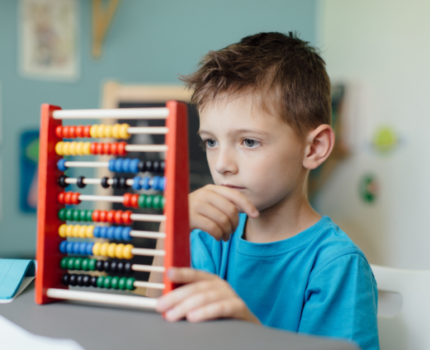 Przeciwdziałanie Lękom i Stresowi u Dzieci za Pomocą Metod Montessori