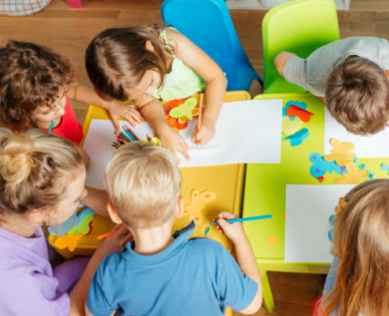 Dziecko z Trudnościami w Szkole: Jak Metoda Montessori Może Pomóc Dzieciom z Trudnościami Adaptacyjnym